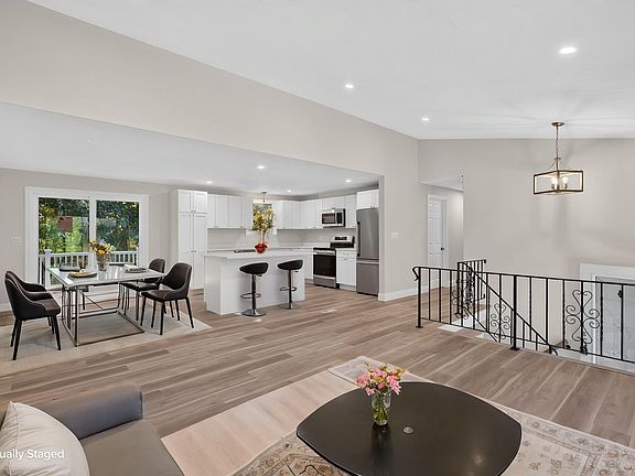 5th image of 120 Appletree Cir
