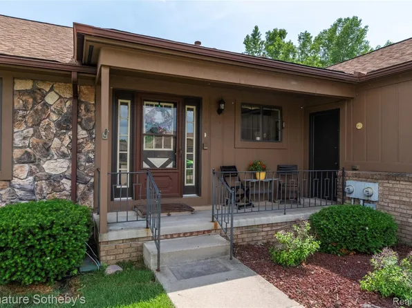 12336 Nantucket Dr #3, South Lyon, MI 48178