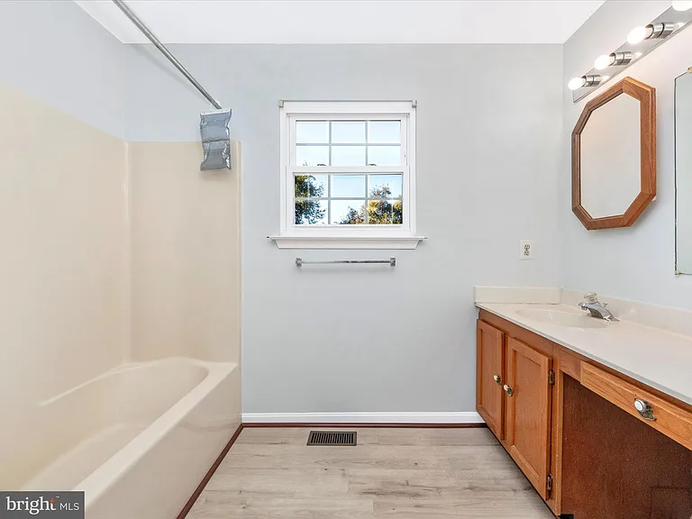 408 Willow Hill Ct — Photo 8