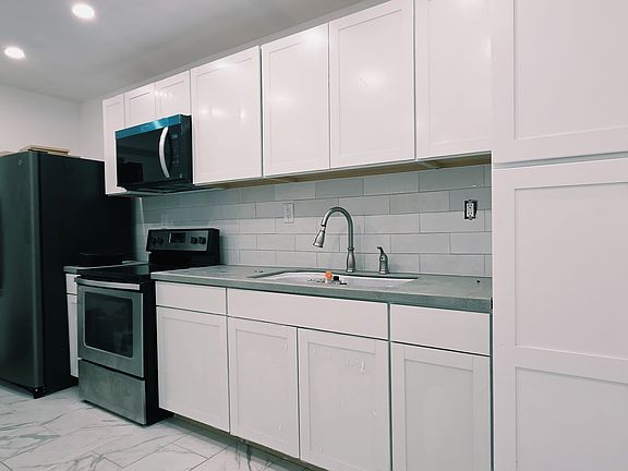 5th image of 7220 N Harold Ave Unit B