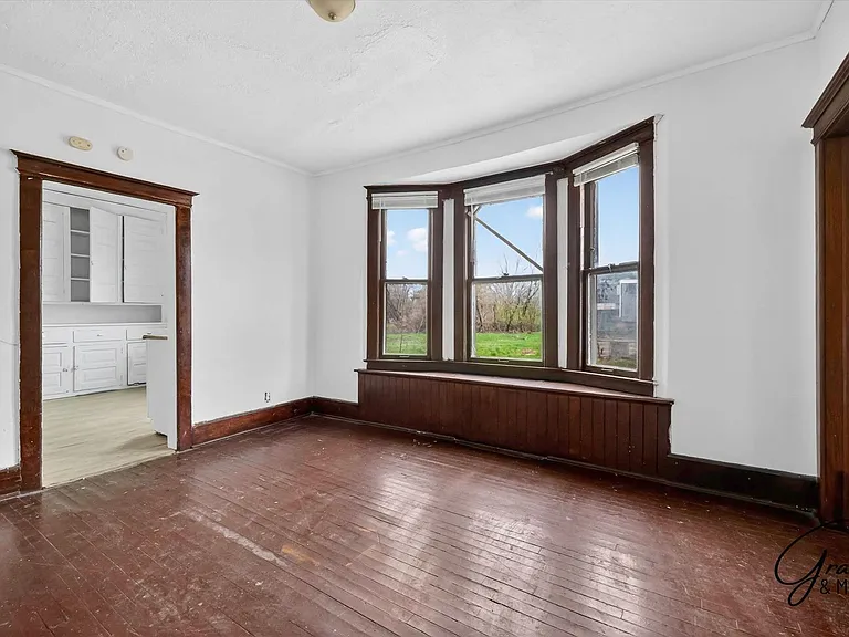 127 W Buena Vis — Photo 7