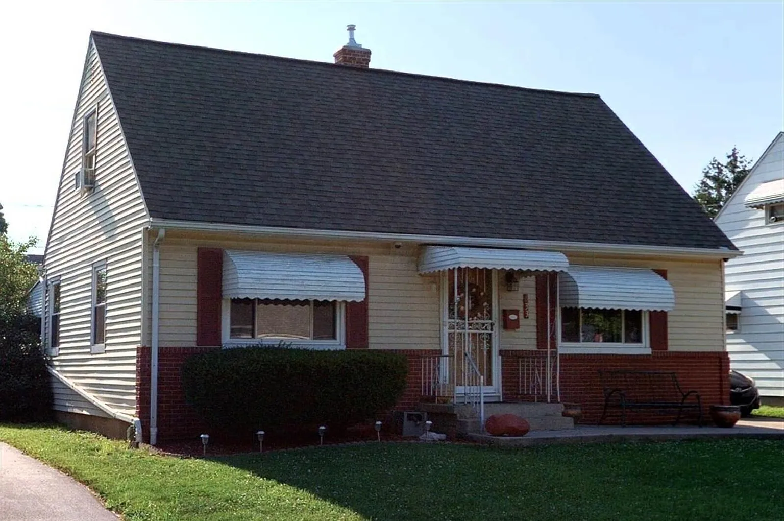 633 Roth Ave photo 1