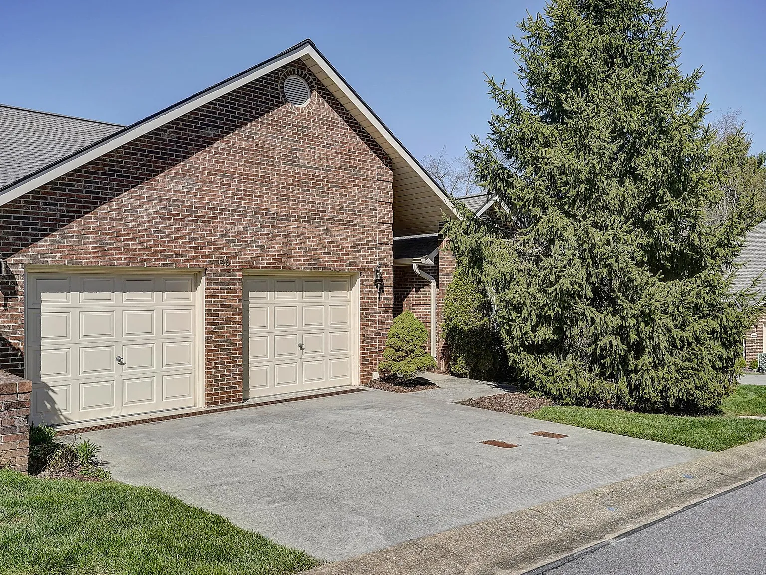 46 Platinum Ct — Photo 2