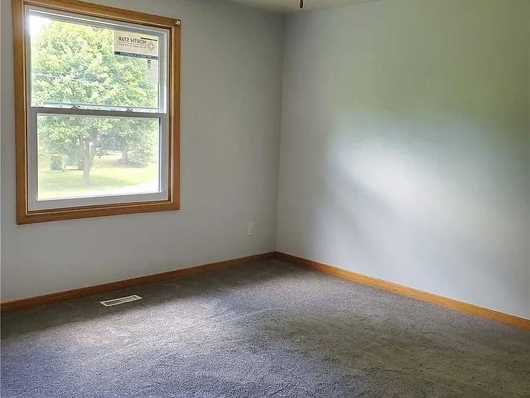 598 Middlewoods Dr — Photo 12