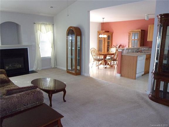 2nd image of 217 Woodbridge Cir