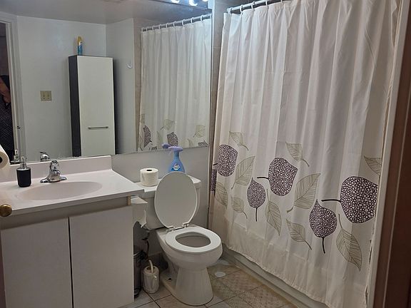 5th image of 24 Wellesley St W #704