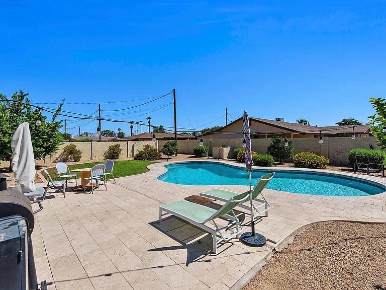 3117 S Jentilly Ln — Photo 6