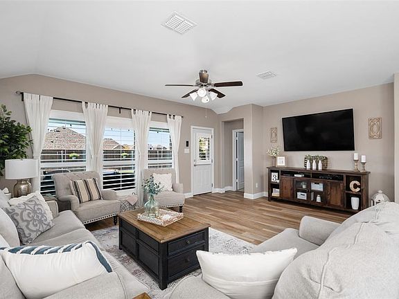 2nd image of 6013 Bellflower Dr