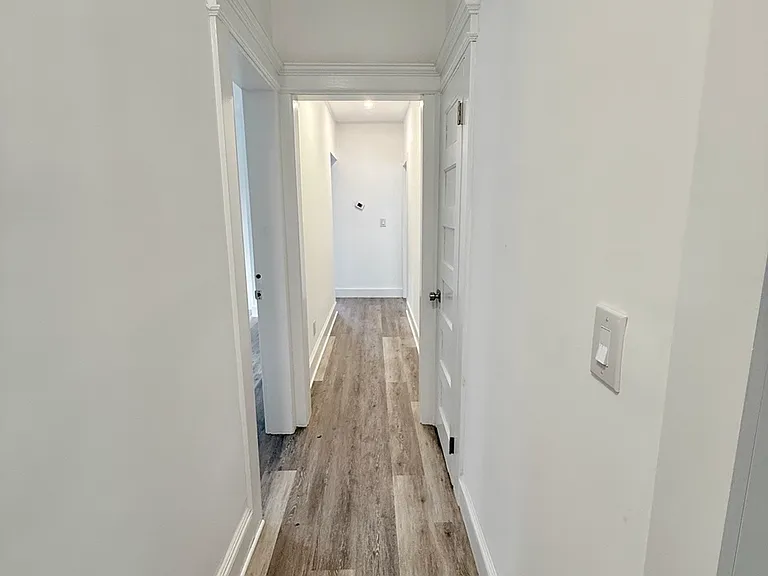hallway to other bedrooms