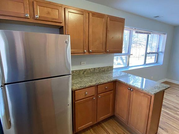 4th image of 7626 N Marshfield Ave #209
