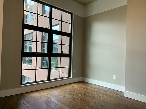 4th image of 187 Kent Ave #663