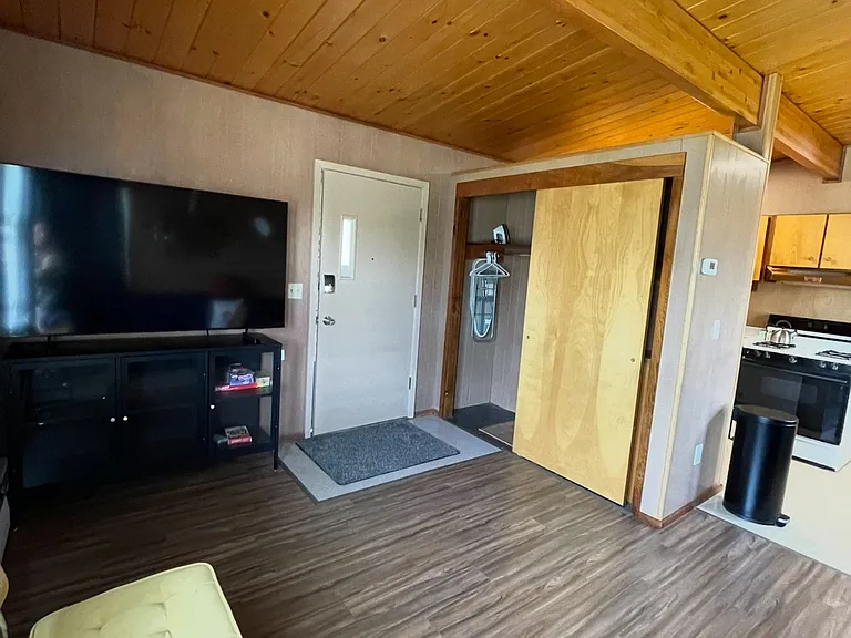 3943 Merrill Dr — Photo 5