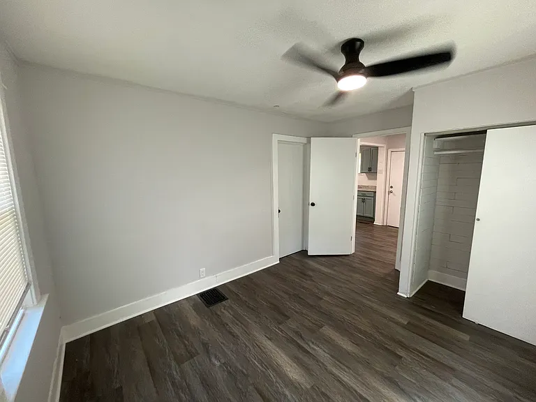 1308 S Northern Blvd — Photo 17