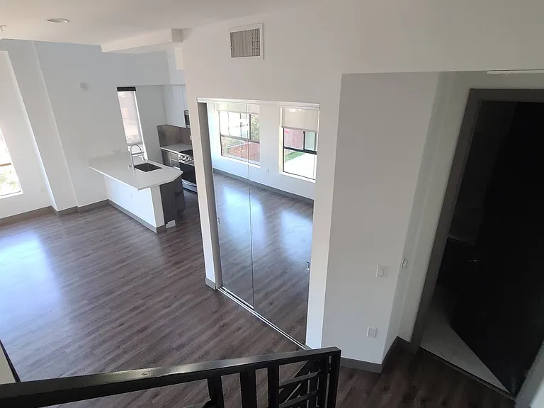 644 N Hobart Blvd — Photo 17