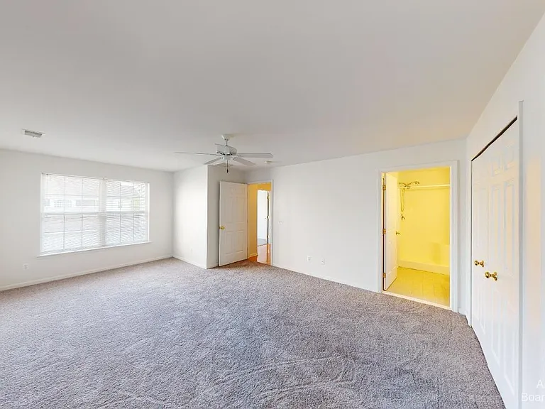 2795 S Knightsbridge Cir — Photo 10