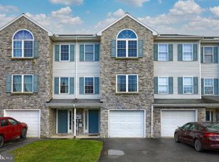 389 Crosswinds Dr, Lititz, PA 17543