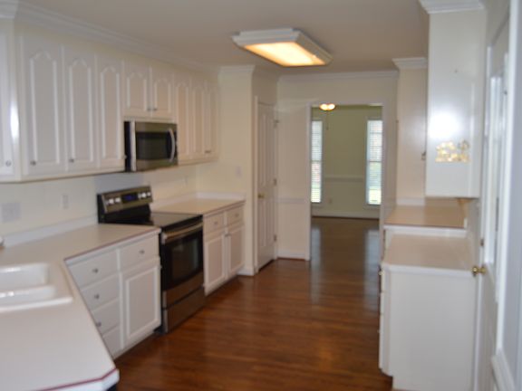 5th image of 900 Weymouth Dr