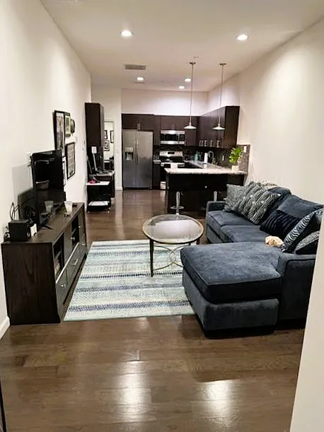 1 bed, 685 sqft, $3,400 — Photo 2
