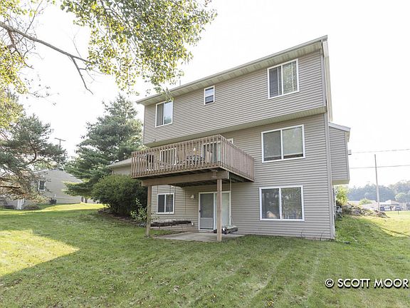 4th image of 410 Summit Ave NE