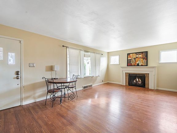 4th image of 901 W Cromer Ave