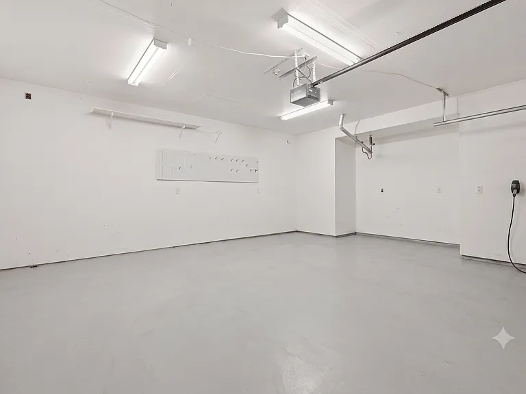 4501 Thoroughbred Ct — Photo 34