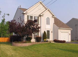 90 Miller Rd, Getzville, NY 14068