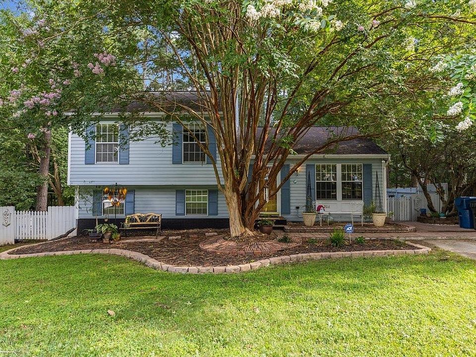 1st image of 208 Hemmingwood Dr