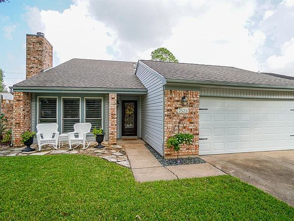 4th image of 2523 Country Place Dr