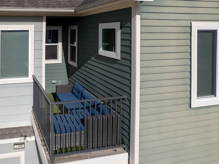 2306 Wipprecht St — Photo 19