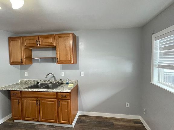 5th image of 310 W Franklin St #11