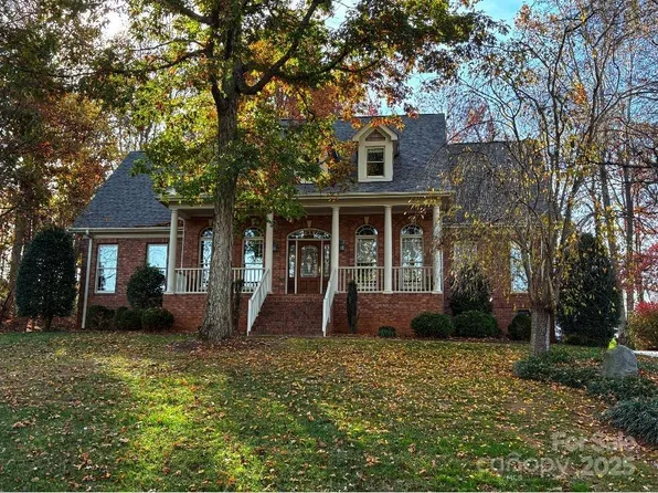 109 Sumter Dr, Mooresville, NC 28117