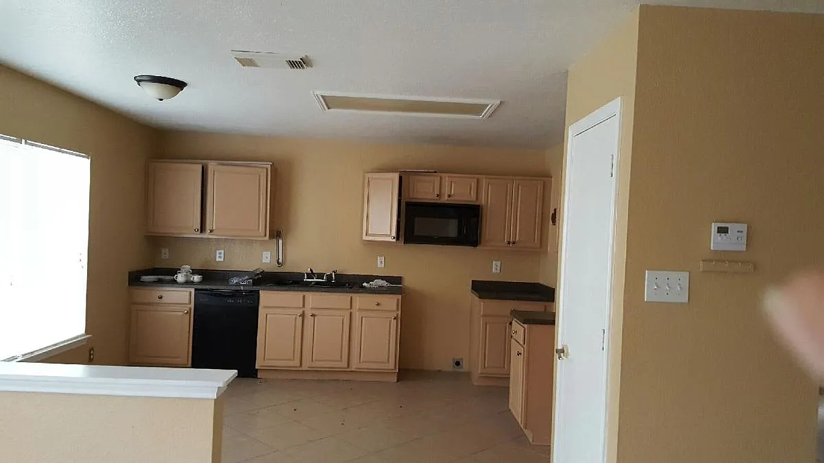 4 bed, 2278 sqft, $2,000 — Photo 4