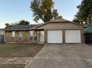 416 W Greenwood Dr, Mustang, OK 73064