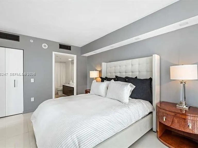 31 SE 6th St #2101 — Photo 9
