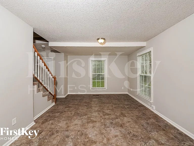 1731 Tudor Dr — Photo 2