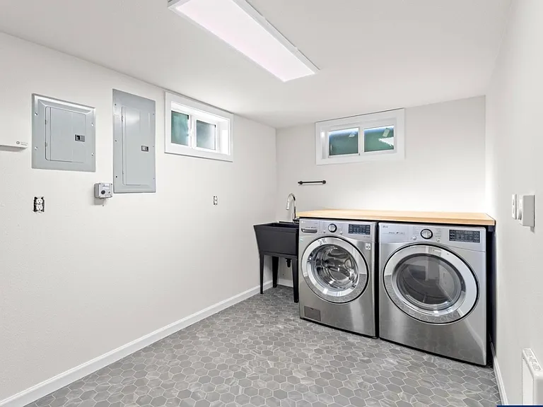 1093 Icel Ct NE — Photo 15