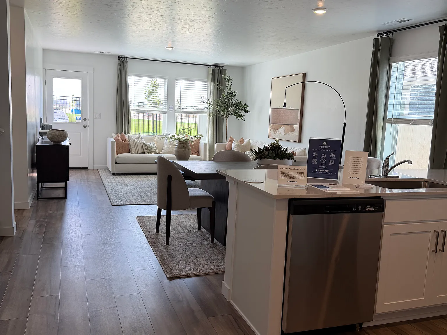 4 bed, 1874 sqft, $2,495 — Photo 3