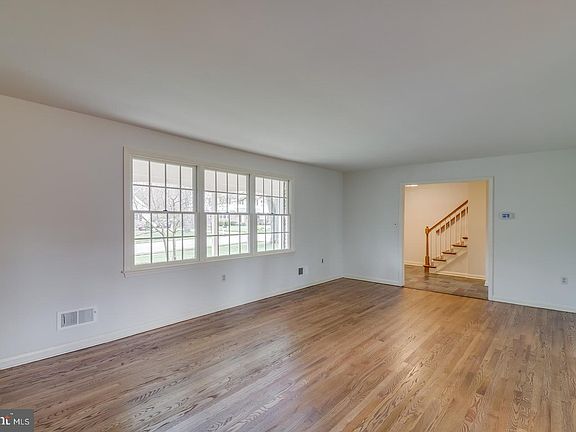 5th image of 2611 Deepwood Dr