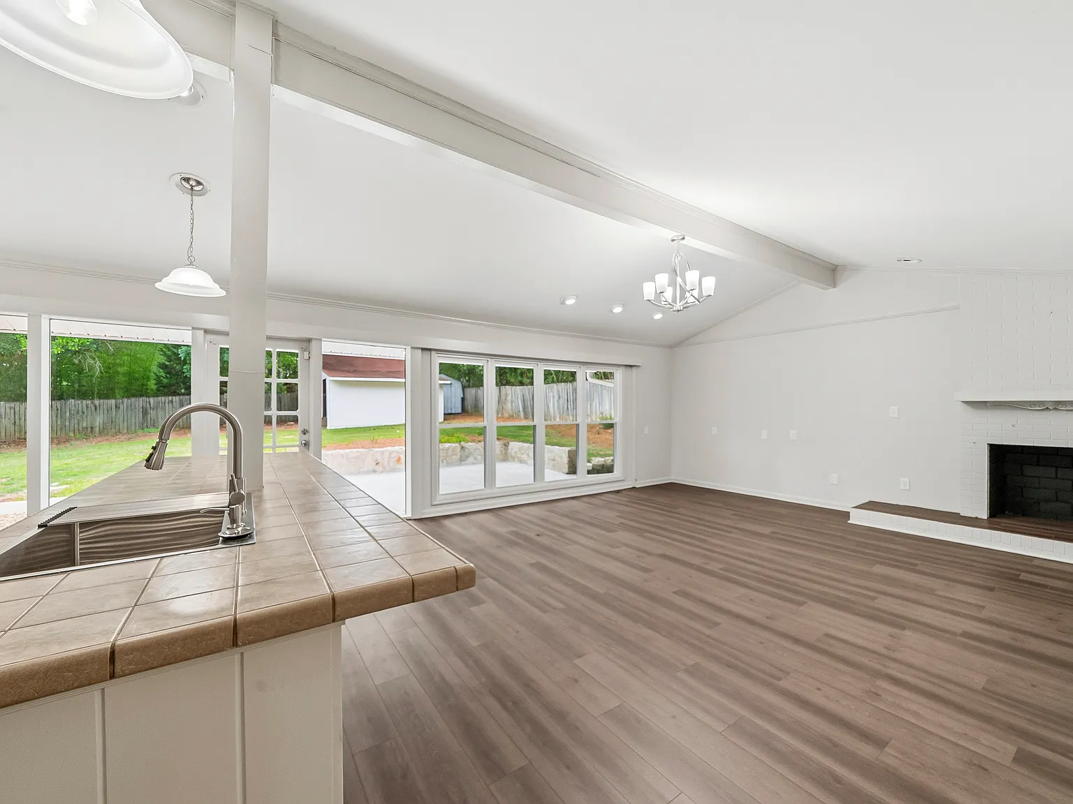 4 bed, 3.5 bath, 2905 sqft, $2,100 — Photo 3