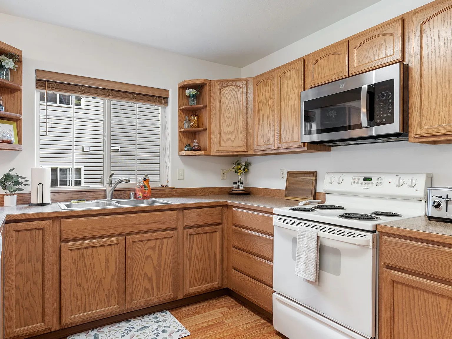 3 bed, 2.5 bath, 1608 sqft, $2,890 — Photo 4