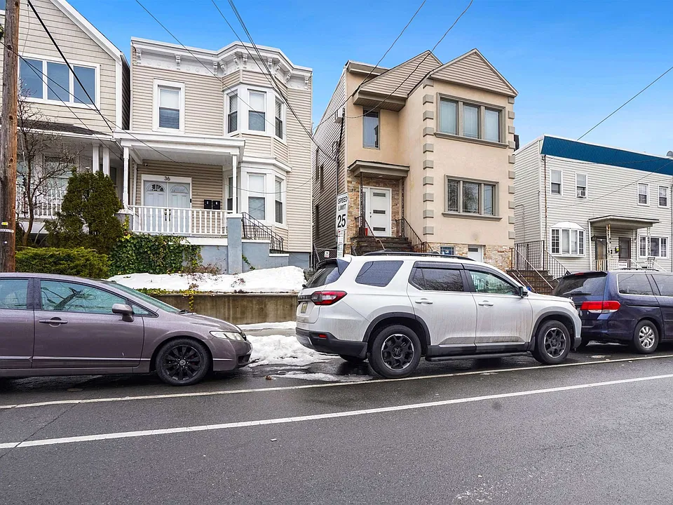 34 Garrison Ave #1