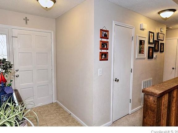 3rd image of 7901 Oakbark Ln