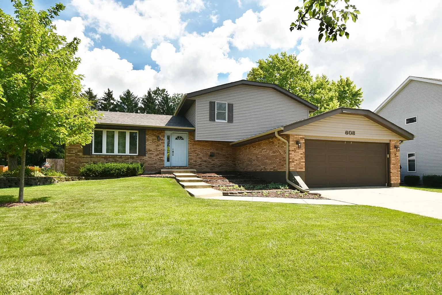 608 Ravinia Dr photo 1