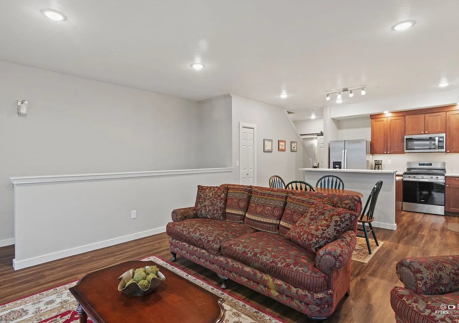 Furnished Executive Rental — Photo 4