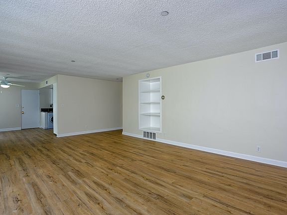 5th image of 142 S El Molino Ave APT 2
