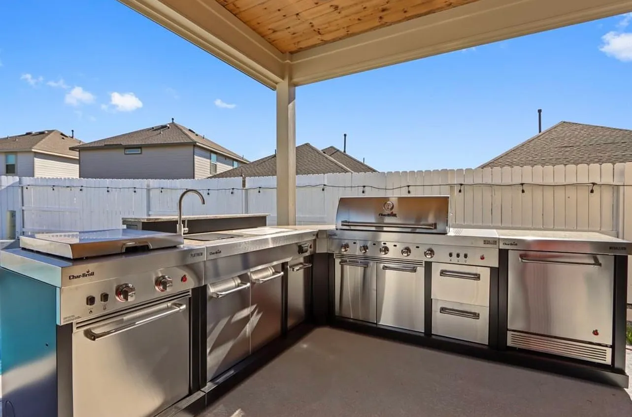 4 bed, 2.5 bath, 2260 sqft, $3,250 — Photo 4