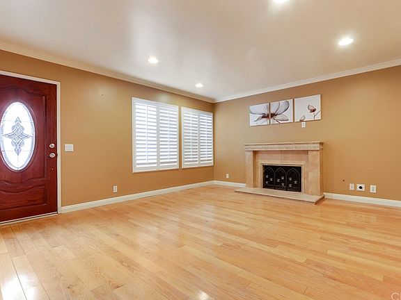 3rd image of 1017 Meadowside St