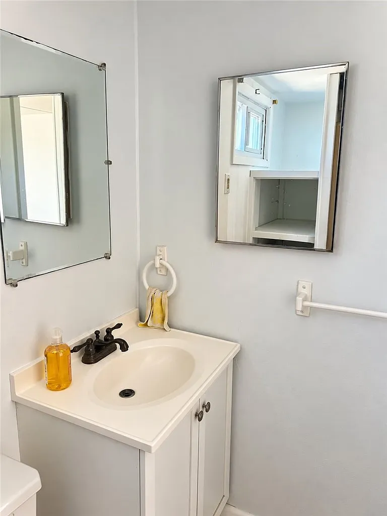 1 bed, 1.0 bath, 1070 sqft, $1,250 — Photo 4