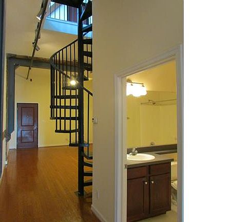 3rd image of 815 Porter St #U409