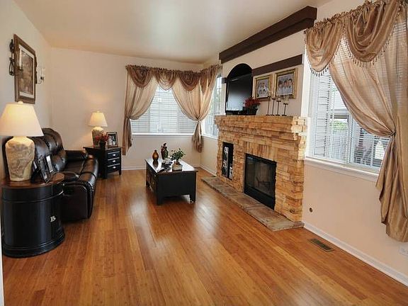 4th image of 2816 Spinnaker Dr